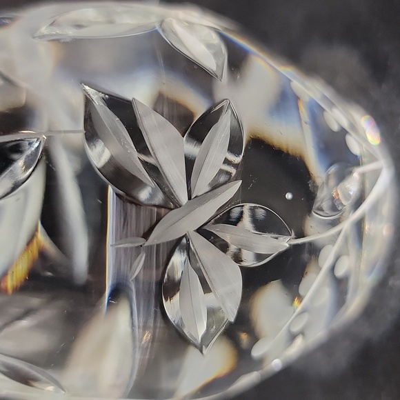 Sullivans Etched Glass Crystal Egg Paperweight - Picture 7 of 8